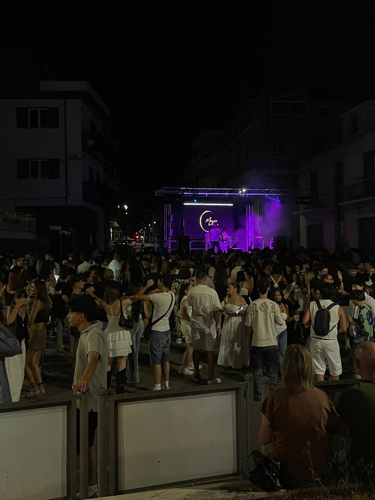 Nottambula — San Salvo (CH): allestimento audio, luci e palco di Magic Stunts