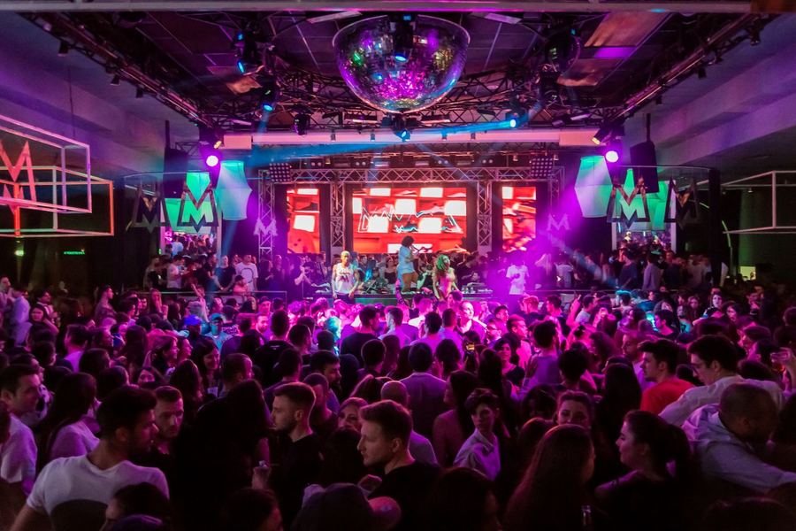 LED wall e impianto luci per una serata in discoteca