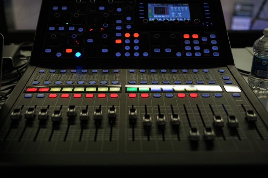 Mixer digitale della regia audio